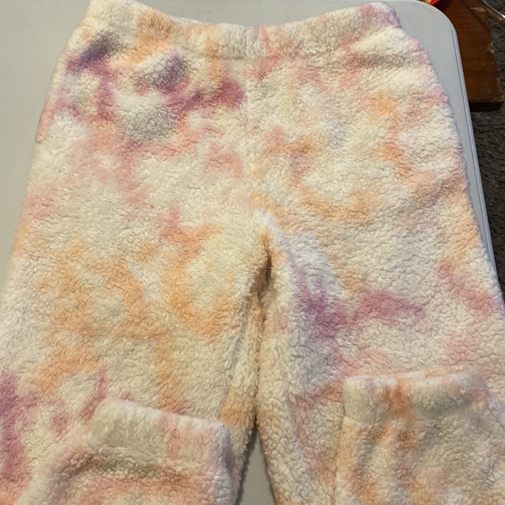 Fluffy sweat like pants with pockets